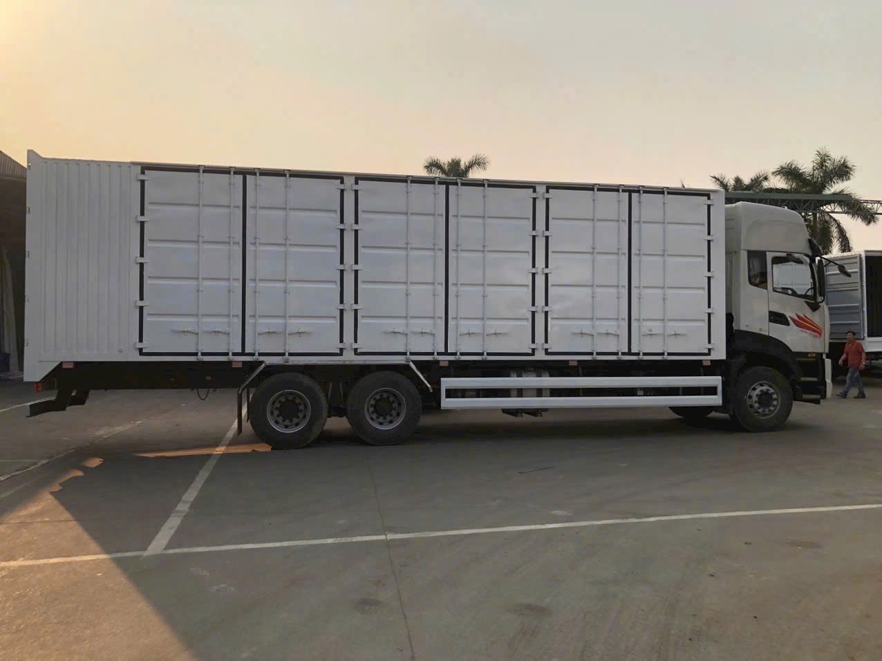 xe tải thùng dongfeng
