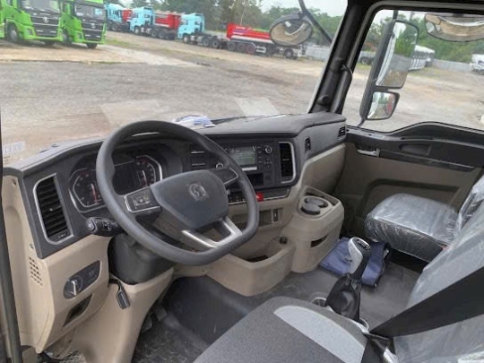 Xe Đầu Kéo Shacman HS300s