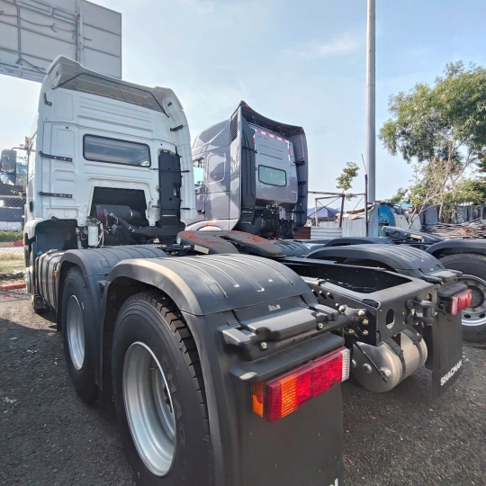 Xe Đầu Kéo Shacman HS300s