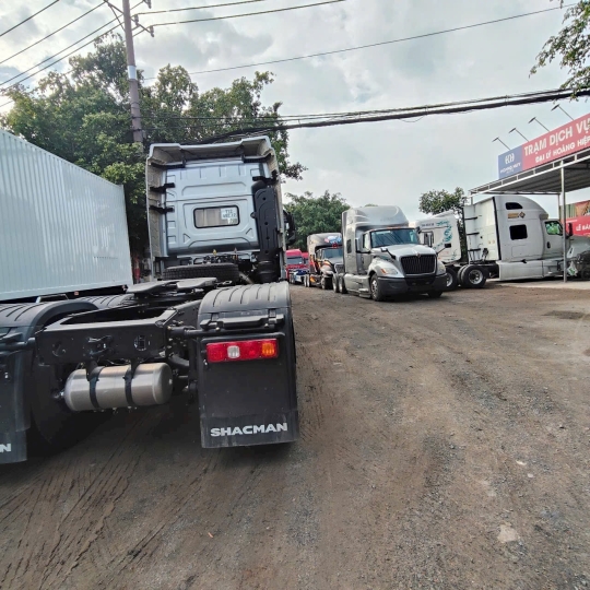 Xe Đầu Kéo Shacman HS300s