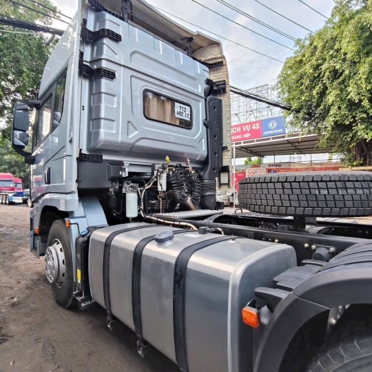 Xe Đầu Kéo Shacman HS300s