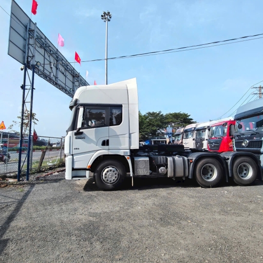 Xe Đầu Kéo Shacman HS300s