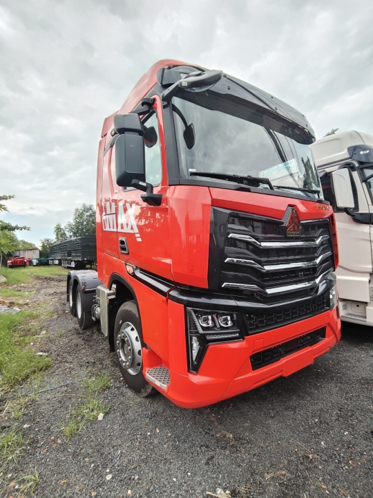 Đầu kéo HOWO MAT 440HP máy man 