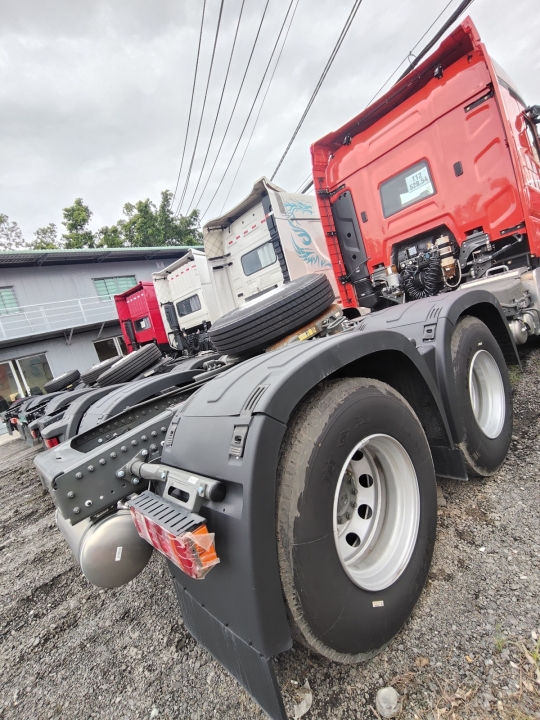 Đầu kéo HOWO MAT 440HP máy man 