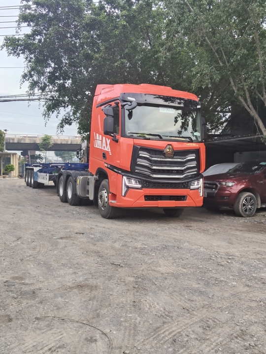 Đầu kéo HOWO MAT 440HP máy man 