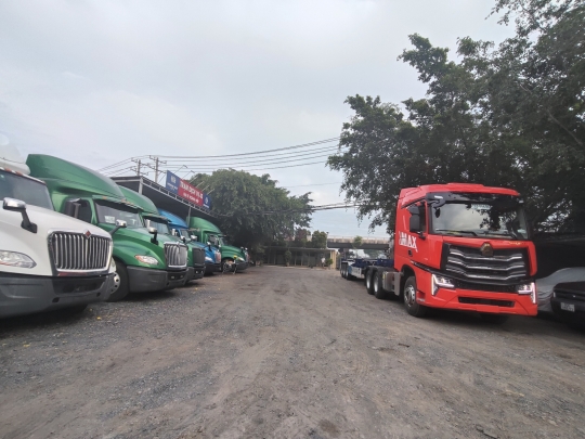 Đầu kéo HOWO MAT 440HP máy man 