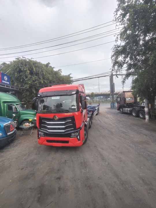 Đầu kéo HOWO MAT 440HP máy man 