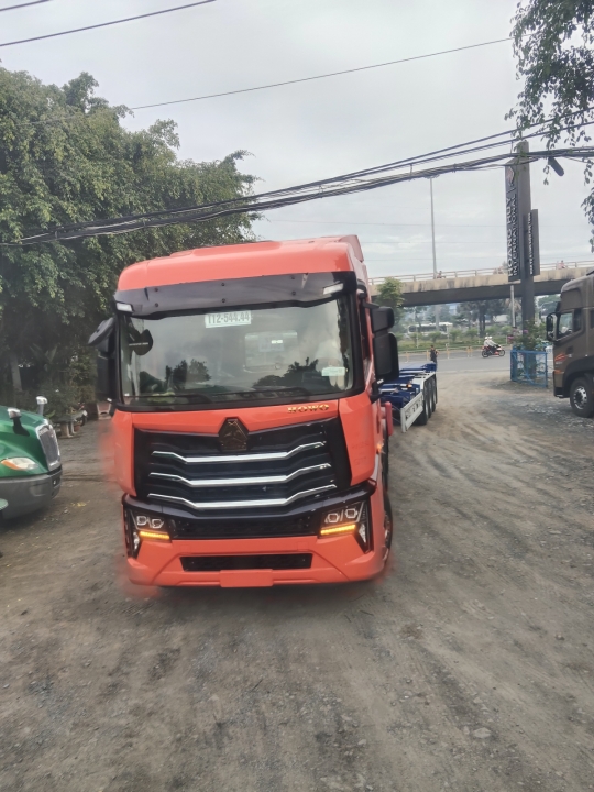 Đầu kéo HOWO MAT 440HP máy man 