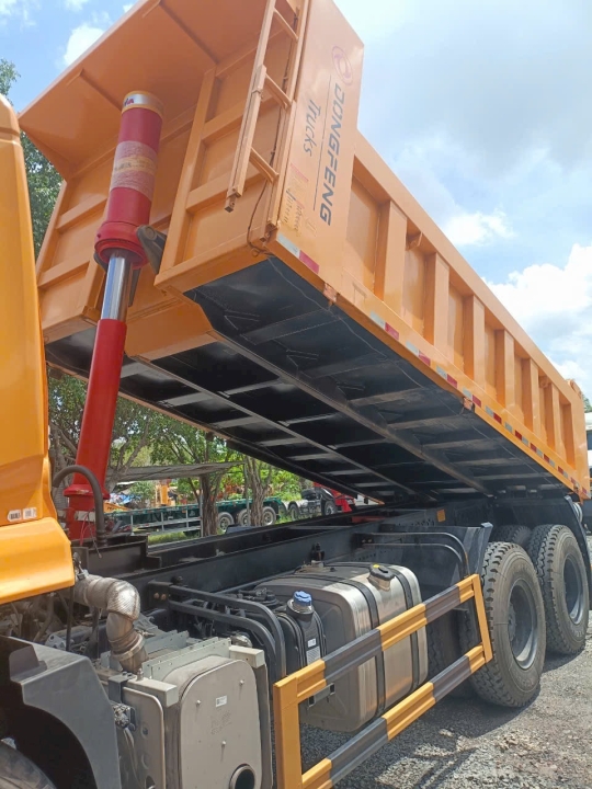 Xe Tải Dongfeng động cơ YUCHAI 
