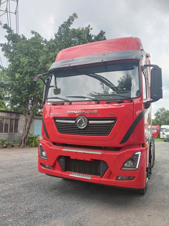 Đầu kéo Dongfeng Hoàng Huy động cơ VOLVO siêu tiết kiệm nhiên liệu