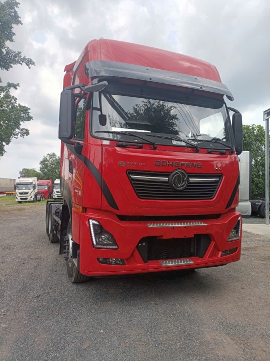 Đầu kéo Dongfeng Hoàng Huy động cơ VOLVO siêu tiết kiệm nhiên liệu