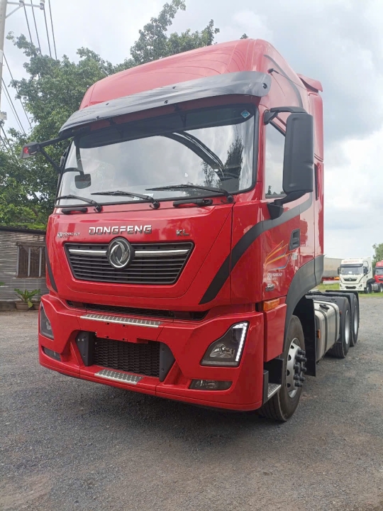 Đầu kéo Dongfeng Hoàng Huy động cơ VOLVO siêu tiết kiệm nhiên liệu