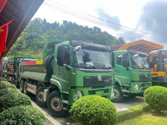 Xe Ben HOWO SINOTRAC Máy 380HP 