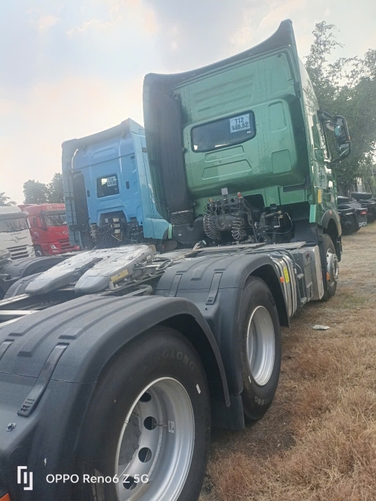 Xe Đầu Kéo HOWO T7H 440HP
