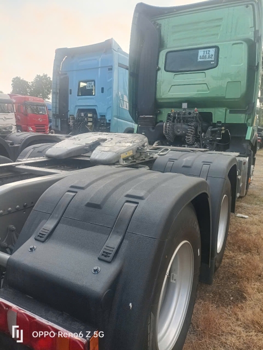 Xe Đầu Kéo HOWO T7H 440HP