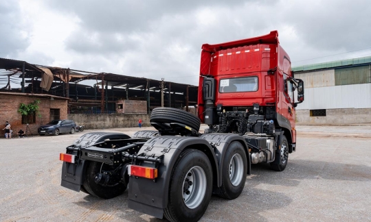 Xe Đầu Kéo D320 NEW - 420HP(6x4)
