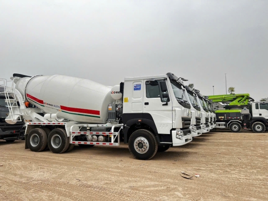 Xe Bồn Trộn Bê Tông HOWO 12 Khối