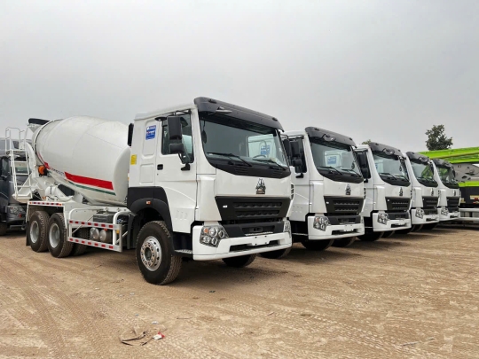Xe Bồn Trộn Bê Tông HOWO 12 Khối